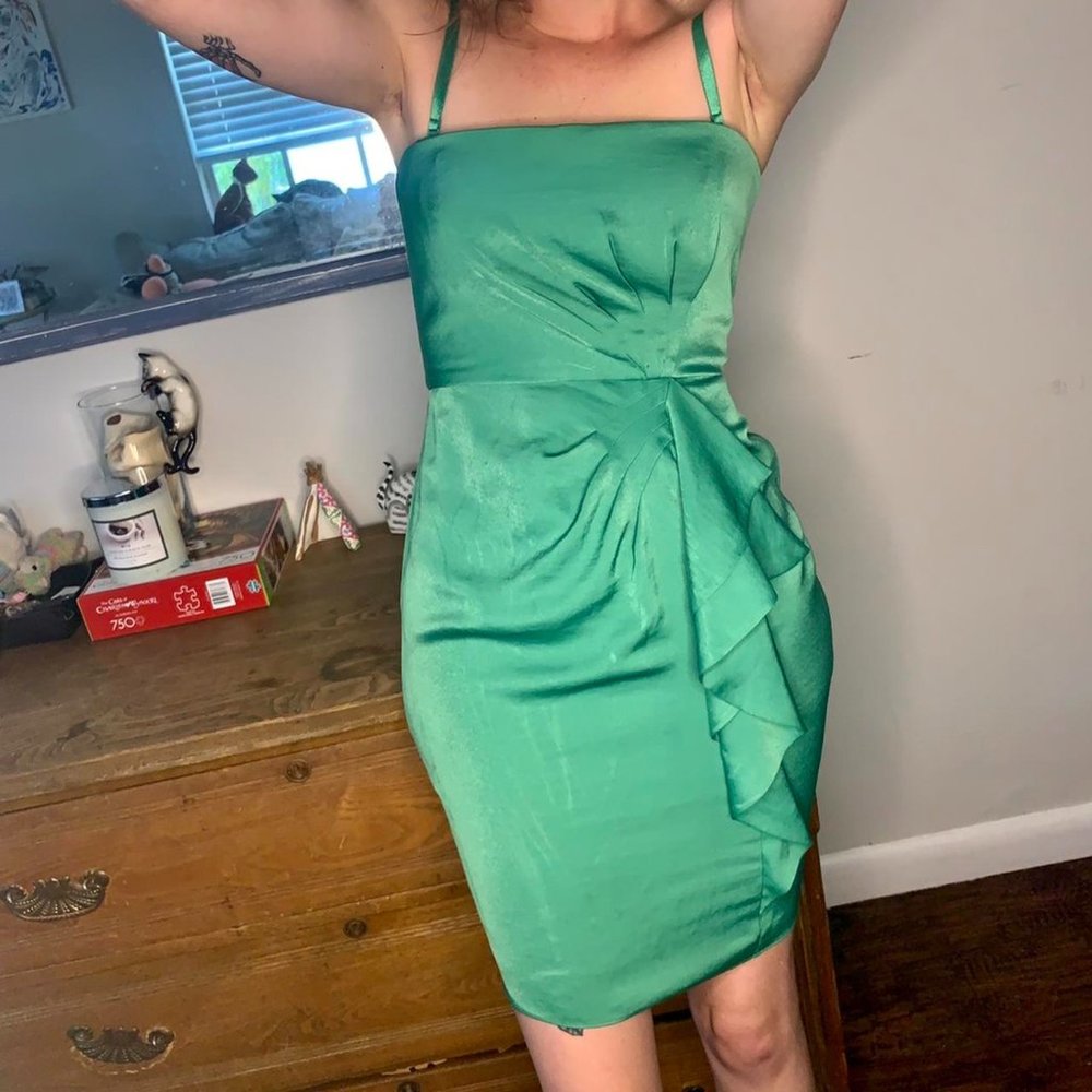Sz 4, Vintage 2000s BCBG MaxAzria Emerald midi strapless going out dress